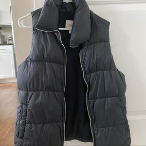 Women’s Old Navy puffer vest, black, size medium